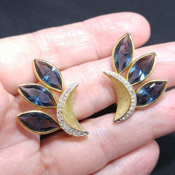 Vintage Kramer Blue & Clear Rhinestone Earrings, Gold Plated - Picture 6 of 10